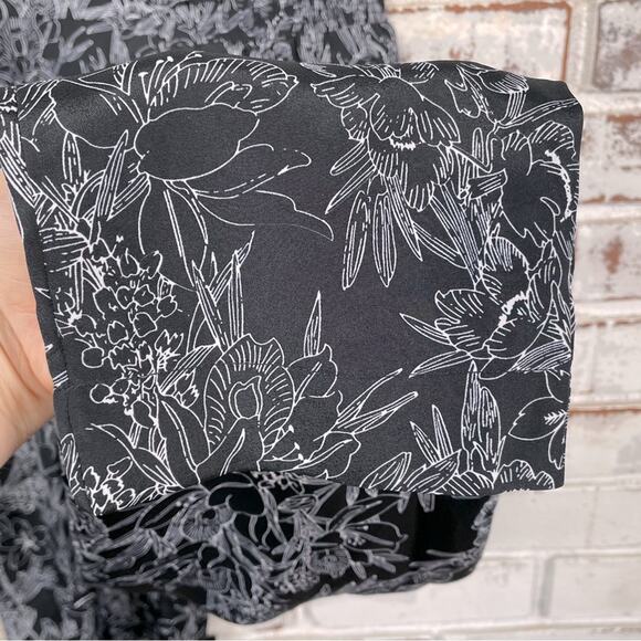 Ann Taylor Petite Black and White Floral V-neck Sleeveless Jumpsuit S - Picture 8 of 14